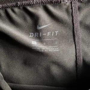 Nike‎ Dri-fit Cropped Black Leggings Large thumbnail 2