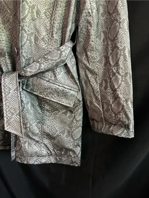 Colebrook & CO. Women’s Metallic Gray Snake-Print Lightweight Trench Coat MD thumbnail 4