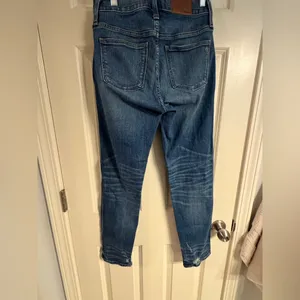 Madewell, size‎ 26, Slim Straight Jeans: Distressed Button-Front Edition thumbnail 9