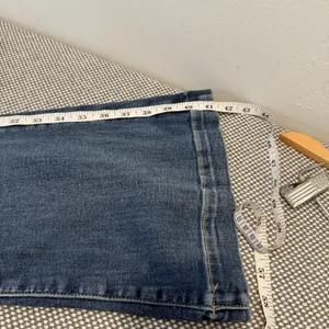 American Eagle Super Hi-Rise Flare Jeans Women Sz 4 Long Patch Pockets Cut Hem thumbnail 12