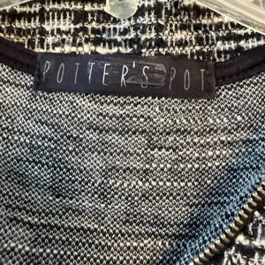 Potter's Pot Small Sleeveless Zipper Front Black White Tweed Knit Dress Workwear thumbnail 3