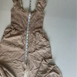 Jessica Simpson smocked sleeveless jumpsuit beige with ivory speckle size xs thumbnail 8