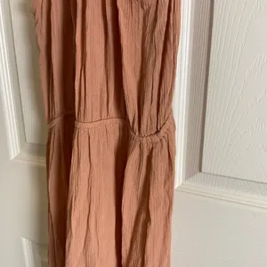 Forever 21 woman’s tan Maxi Dress Size small thumbnail 5
