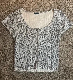 Brandy melville floral top thumbnail 1