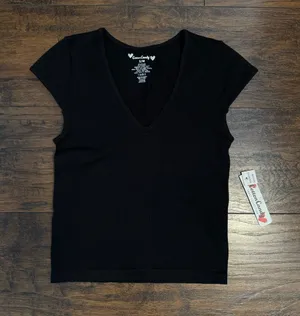Women’s Black V thumbnail 1