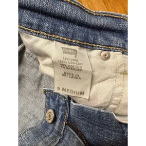 Levi’s Genuinely Crafted Low Rise Skinny Size 9 M Light Wash Blue Distressed thumbnail 4