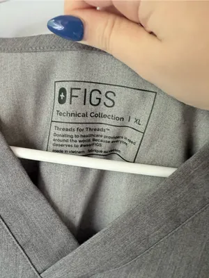 Figs scrub top thumbnail 2