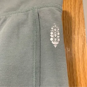 Free People Movement Turn Out Tie Crop Leggings in Green - Size Small thumbnail 3
