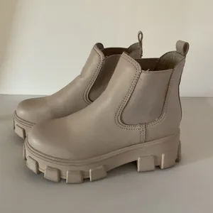 Circus by Sam Edelman NY Beige Platform Chelsea Boots Women’s Sz 6.5 Chunky Sole Ankle Booties thumbnail 3