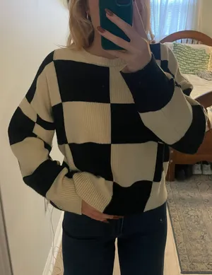 Sweater thumbnail 1