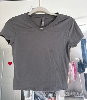 SKIMS Outdoor Cropped V Neck Shirt thumbnail 1