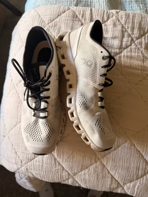 On Cloud Shoes thumbnail 2