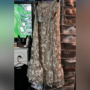 Floral Lace Sleeveless Dress thumbnail 3
