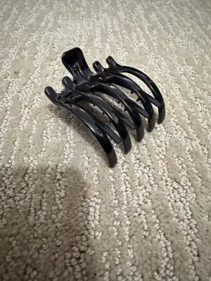 Set of 5 Assorted Hair Claw Clips Including Butterfly and Tortoiseshell Styles thumbnail 3