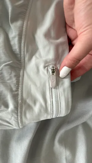 Lululemon Speed Up 2.5" Low-Rise White Shorts 4 thumbnail 3