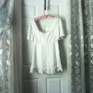 Showpo. Fancy A Spritz Square neck Mini Dress Embroidery floral babydoll size 8 thumbnail 2