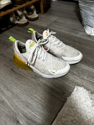 Nike Women’s Shoes Air Max 270 thumbnail 2