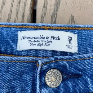 Abercrombie & Fitch the ankle straight ultra high rise size 8 short medium wash thumbnail 3