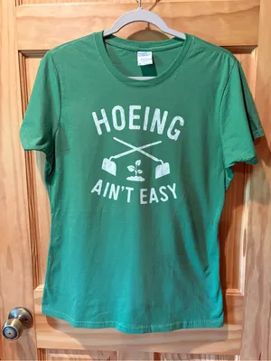 Port & Company gardening enthusiasts t-shirt punny phrase "Hoeing Ain't Easy” M thumbnail 1