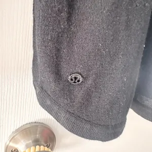 Lululemon Black Sunshine Coast Be Bold Long Sleeve Fitted Sweater M/L Thumbholes thumbnail 9
