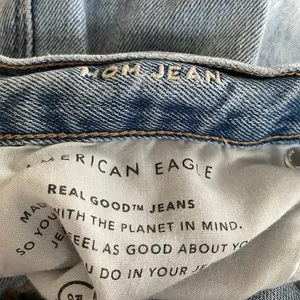 American Eagle Jeans Womens 4 Blue Mom Jean Distressed Light Wash thumbnail 7