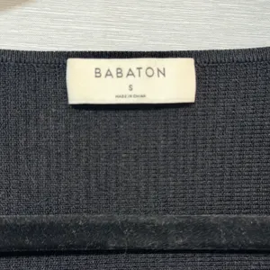 Babaton Aritzia Black Ribbed Square Neck Crop Top Short Sleeve Small 92536 thumbnail 3