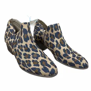 Old Navy NEW Size 8 Faux-Suede Tulip-Cutout Leopard Booties Chic Animal Print thumbnail 8