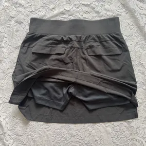 Quince Athleisure Womens Skort Size M Gray Performance Tech Athletic Zip Pockets thumbnail 4