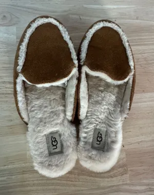UGG  Chestnut Brown Faux-Shearling Slide Slippers EUC thumbnail 1