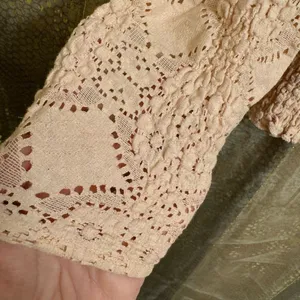 Gimmicks by BKE Light Peach Eyelet Smocked Stretch Henley Large‎ thumbnail 5