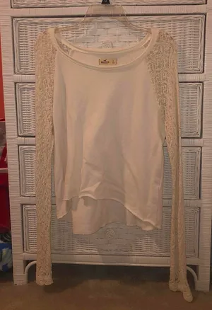 Hollister Sweater thumbnail 1