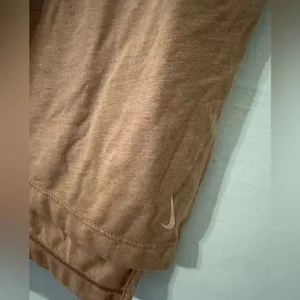 Nike Dri-Fit T-Shirt Size Small Brown Tan Loose Workout Athleisure Sporty thumbnail 4