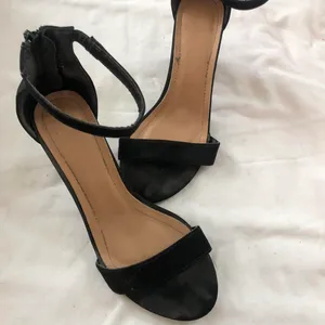 Top Moda Black suede 3” block heel open peep toe sandals ankle strap-preloved thumbnail 1