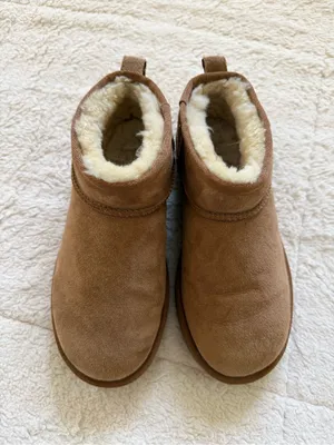 UGG Classic Mini Chestnut Suede Ankle Boots Size 7 Sheepskin Lined Winter Shoes thumbnail 2