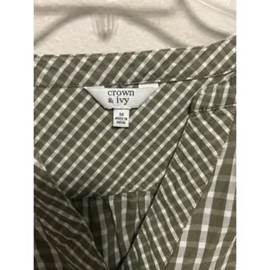 Crown & Ivy Size Medium Checkered Gingham Peasant Blouse Green & White Cotton thumbnail 5