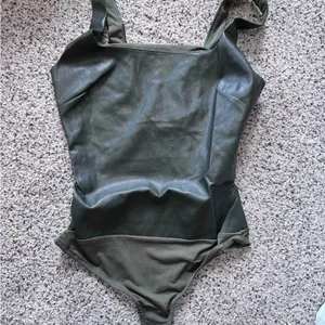 4SI3NNA Marlena Bodysuit in Olive‎ size M NWT MSRP $88 thumbnail 2