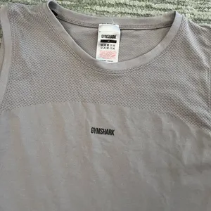 Gymshark tank top - medium thumbnail 2