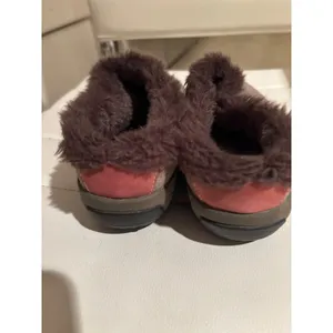 Taos Women Suede Faux Fur Lined Clog Slippers Brown Red Trim Size 7 thumbnail 3