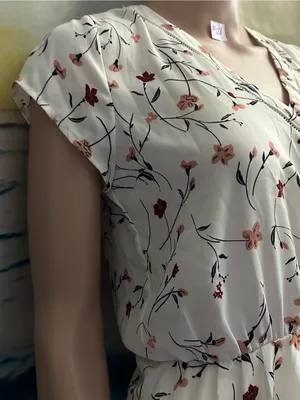 Sienna Sky Cream & Pink Floral V-Neck Blouse SZ Small NWT thumbnail 5