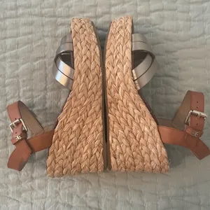 Sam Edelman Gold and Tan Platform Sandals thumbnail 7