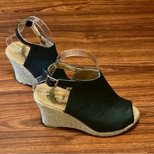 Rue21 ETC! Black Faux Leather Peep Toe Platform Wedge Sandals Size 6/7 thumbnail 2