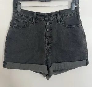 Womens Urban Outfitters BDG Mom High Rise Black Denim Shorts Size 28‎ thumbnail 1
