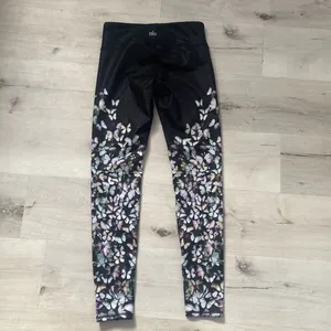 Alo Yoga Women's Black Multicolor Butterflies Ankle Compression Leggings Sz XS thumbnail 9