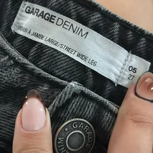 Wide leg black ripped jeans thumbnail 3