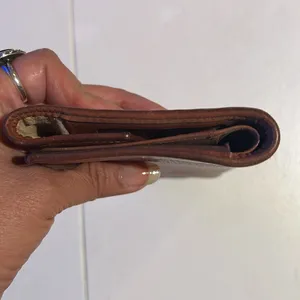 Vintage Dooney & Bourke Caramel Brown Leather Wallet thumbnail 12
