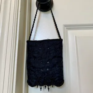 Vintage Handbag with Floral Stitching & Beading - Beaded Twist Handle! 🖤🖤 thumbnail 3