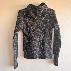 Lululemon Scuba Zip Up Hoodie II Size 8 Space Dye Black Purple White Athleasure thumbnail 2