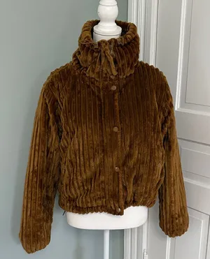 BDG Urban‎ Outfitters Brown Corduroy Velvet Cropped Puffer Coat Jacket Size XS thumbnail 1