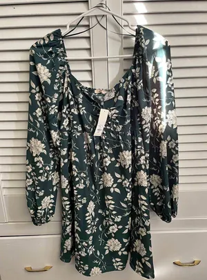 Francesca's Green Dress thumbnail 1