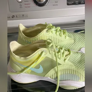 Nike running shoes thumbnail 2